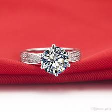 Biasanya, cincin lamaran hanya dipakai oleh calon pengantin wanita. 100 Cincin Tunangan Pernikahan Emas Berlian Perak