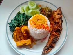 Balado adolah jinih bumbu (campuran bahan) padeh nan ditamukan pado masakan minangkabau nan dari sumatera barat, indonesia. Catering Paket Nasi Ikan Padang Rm Gaya Minang 2