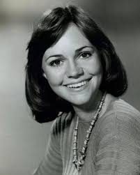 No eres lo suficientemente bonita!” 😨 Le dijeron, pero esta mujer  extraordinaria les demostró a todos que estaban equivocados! 🤔 ¡Ganó no  uno, sino dos Oscar y crio a dos hijos famosos! ¡