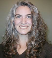 Les cheveux blancs sont une décoloration naturelle du cheveu. Transition Et Bicolorite En Photos 50 Nuances De Gris Ou Comment J Ai Arrete De Me Teindre Les Cheveux
