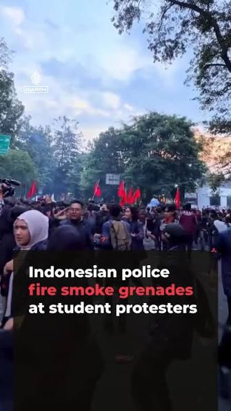 University students demanding #Indonesia’s government do more to lower the soaring cost of living were met with tear gas and stun grenades as police tried to disperse them in Bandung, West Java. ...