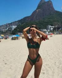 Angie costa, de 20 anos de idade, tem muitos motivos para sorrir: Angie Costa Tudo Sobre A Nova Bomba Sexy Do Danca