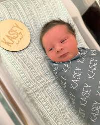 Kasey Read Krshka 💫3/31/25 💫5:44pm 💫7lb 10oz 💫21” long Can you tell  which photo mom set up vs dad? 😆