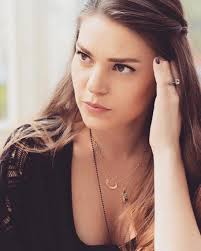 149b Begenme 701 Yorum Instagram 39 Da Asli Enver Aslienver Quot Bu Aksam Istanbullugelin Saat 20 00 De Startv De Aktrisler Sac Ve Guzellik Unluler