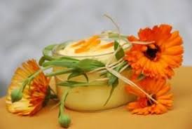 Ringelblumensalbe Selber Machen Einfache Und Naturliche Medizin Ringelblumensalbe Selber Machen Salbe Salben Selber Machen