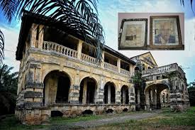 Istana yang separuh siap ini juga dikaitkan dengan pelbagai kisah misteri. Tersenarai Sebagai Tempat Berhantu Di Malaysia Ini Kisah Banglo 99 Pintu Yang Menyimpan 1001 Misteri
