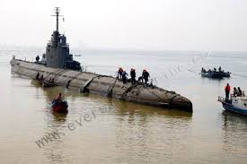 submarine with marine airbags