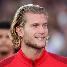 Eng umschlungen und knutschend liegen loris und seine neue flamme unter der griechischen sonne und lassen sich durchs meer schippern. Loris Karius Freundin Ist Dieses Model Seine Freundin Cosmopolitan