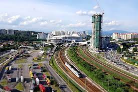 The station serves as both a stop and an interchange for the ktm komuter's seremban line, ktm ets, the lrt sri petaling line. Bandar Tasik Selatan Erl Station Strategic Connection Point To Erl Lrt And Ktm Komuter Klia2 Info