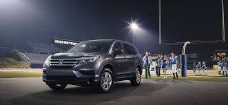 Toyota highlander april 4, 2016 for most families shopping in this segment, the pilot's superior urban maneuverability and larger cargo space will better suit their needs. 2018 Honda Pilot Vs 2018 Toyota Highlander Compare Specs Honda Of Chantilly