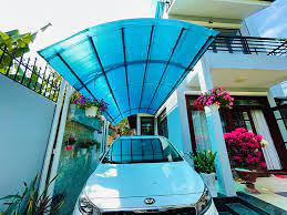 Thấy hai người phụ nữ thảo luận chuyện da trắng, mạc văn khoa đề nghị họ chuyển chủ đề ngay vì sợ nhục. Nha Máº¡c VÄƒn Khoa Ngáº­p Tran Sáº¯c Hoa Xuan Ngoi Sao