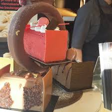 Maison Juhel Piece Artistique En Chocolat Avec Buches Facebook