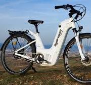 Hydrogen fuel-cell e-bike claiming longer range, quick refueling