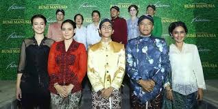 Sumber data diperoleh dari novel bumi manusia karya pramoedya ananta toer. Kontroversi Bumi Manusia Dari Penokohan Sampai Akurasi Cerita Kapanlagi Com
