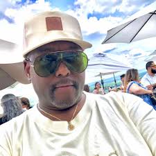 Breaking: Val Kilmer dies: Celebrated Hollywood actor and star of Batman,  Top Gun films dead at 65 His daughter Mercedes Kilmer revealed the star  died from pneumonia. Kilmer was diagnosed with throat