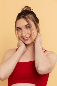 Zoe Maynard's Instagram, Twitter & Facebook