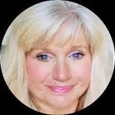 Lori Donohue's Instagram, Twitter & Facebook