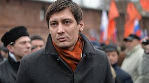 В одной из квартир бывшего депутата госдумы дмитрия гудкова при обыске нашли боевые патроны и снаряд. Gudkov Soberet Na Borbu Politika Gazeta Rbk