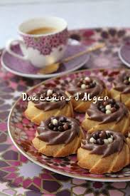 Gateaux Aux Cacahuetes Et Graines De Sesame Douceurs D Alger Recette Gateau Oriental Recette Dessert Gateaux Et Desserts