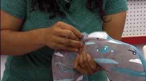 Cara Membuat Bantal Leher Khusus Traveling Sendiri
