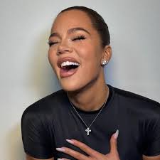 Khloé Kardashian added a new photo.