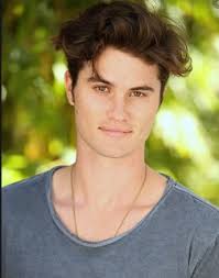Chase Stokes From Netflix S Outer Banks Outer Banks Actors Chase
