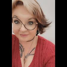 Jasper graduated a year before with friends