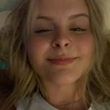 Elissa Knipp's Instagram, Twitter & Facebook