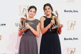Yusra, her sister and two others jumped into the waves and swam for three and a half hours in open water to stop their dinghy capsizing, saving the lives of 20 people. Sister Of Olympic Swimmer And Syrian Refugee Facing 25 Years In Greek Prison For Volunteering To Help Migrants Abc News