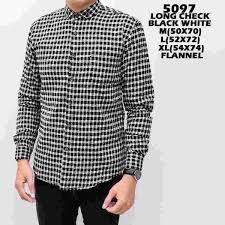 Pria paruh baya itu duduk santai di salah satu kursi yang ada di trotoar depan monas, jumat (5/5/2017). Jual Kemeja Pria Ecer Kemeja Slim Distro Flanel Kotak Kotak Hitam Putih Best Seller Di Lapak Kemeja Premium Bukalapak