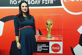 Последние твиты от yelena isinbaeva (@yelenaisinbaeva). Elena Isinbaeva V Oblegayushem Plate Podcherknula Okruglivshijsya Zhivot