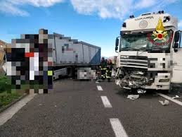 Incidente oggi, 30 giugno, sull'autostrada a14 con code fino a 4 chilometri. Incidente A4 Tra Vicenza Ovest E Grisignano Morto Un Camionista