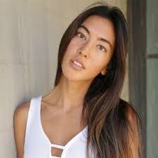 Leila Thomas's Instagram, Twitter & Facebook