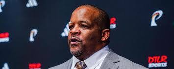 Elliott Berry's Instagram, Twitter & Facebook