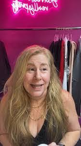 Melanie Weekley's Instagram, Twitter & Facebook