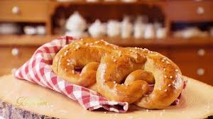 Das Grosse Backen Christian Humbs Laugenbrezel Ganz Klassisch Rezept Das Grosse Backen Lebensmittel Essen Laugenbrezel