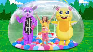 Sasha play with Giant Inflatable Bubble Playhouse for kids - YouTube