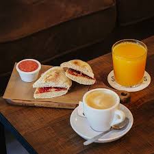 Desayuno completo: zumo + tostada de jamón + café o té - Picture of  SanTomas Catalana, Seville - Tripadvisor