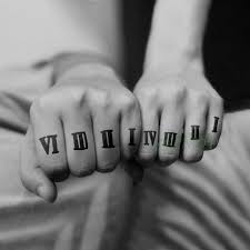 Tatuaje por betto en baes tattoo, diseño de relojes y números romanos. Tatuaje Temporal A Prueba De Agua Para Hombres Y Mujeres Pegatinas Con Numeros Romanos Tatuajes Con Numero Tatuaje Flash Tatuaje Falso Para Brazo Y Pierna Tattoo Y Piercing