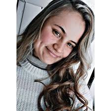 Monique Barnard's Instagram, Twitter & Facebook