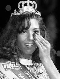 Hier bleiben sie auf dem laufenden. Schonheitskoniginnen Scharpen Kronen Miss Erfolge Der Spiegel