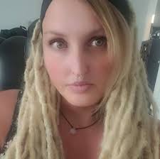 How many filter balls should be used in an above ground pool filter?