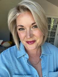 Just a quick update that my Seint (matte) shadows seem to be ok for me to  wear with primer! I've only worn them a few times so far, and not all day