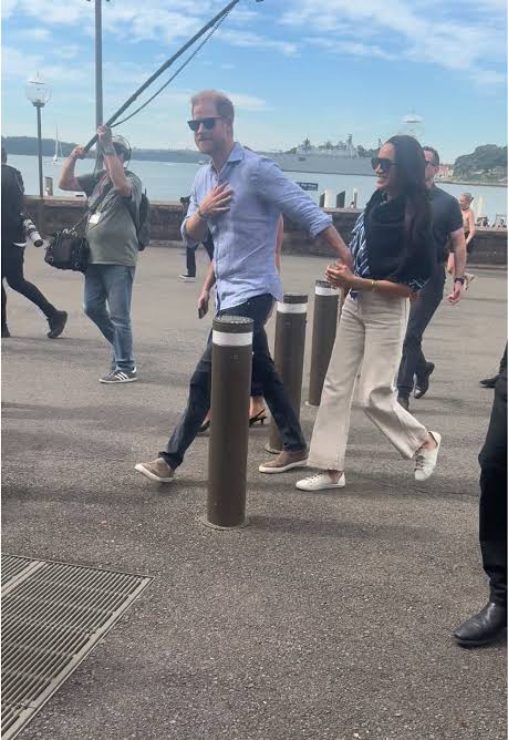 Prince Harry & Meghan's Sydney Welcome & Wave