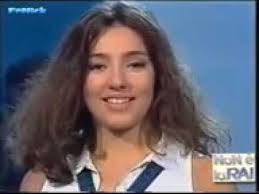 Ha pubblicato alcuni racconti brevi per la webzine dello scrittore e autore tv matteo b. T Appartengo In Tv Di Ambra Angiolini Finiva Non E La Rai Youtube
