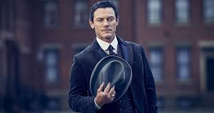 While the split has been rumored for months, it seemed that luke confirmed the news. Luke Evans Ist Wieder Zu Haben Queer De