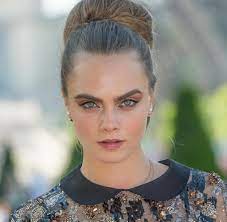 Eine wundsalbe für soldaten hatte zusätzlich eine erstaunliche nebenwirkung gezeigt und ließ bei denen die wimpern und augenbrauen nachwachsen. Beauty Trend Unterschatzen Sie Niemals Das Augenbrauen Styling Welt