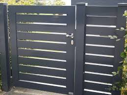 Zaun Referenzen Im Raum Hamburg Niedersachsen Zaune Tore Zaunanlagen Metal Modern Design In 2020 Metal Fence Metal Garden Gates Modern Fence