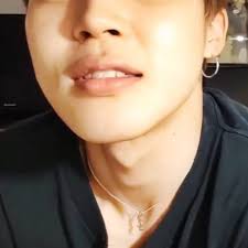 He S Got The Cutest Button Nose The Most Beautiful Plump Lips A Perfectly Defined Jawline The Cl Amor Da Minha Vida Bts Papel De Parede Pequenos Detalhes
