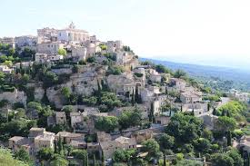 Ce village médiéval est considéré comme l'un des plus vieux villages de corse et aurait été construit au 12ème siècle. Top 15 Des Plus Beaux Villages Du Luberon La Terre Est Un Jardin